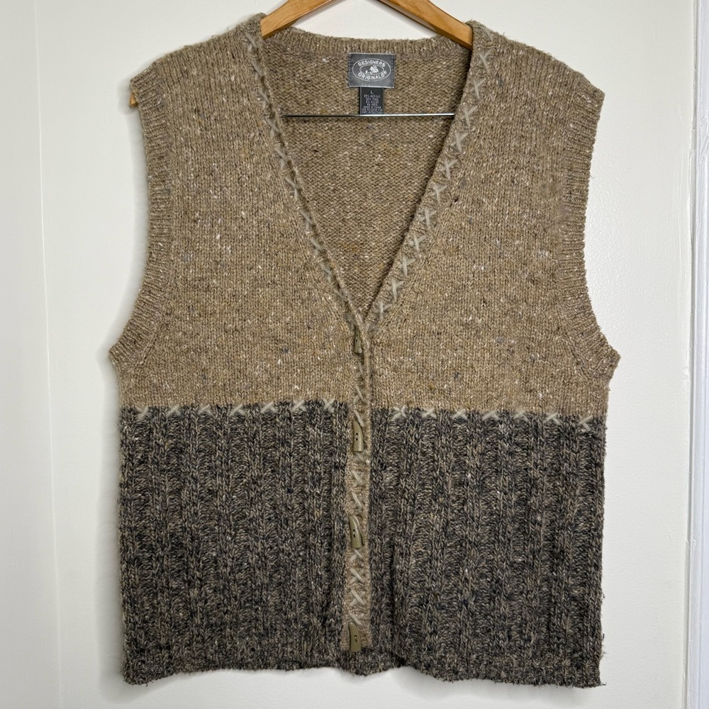 Vintage Wool Blend Sweater Vest Women’s Size Large Horn Toggle Buttons Two Tone